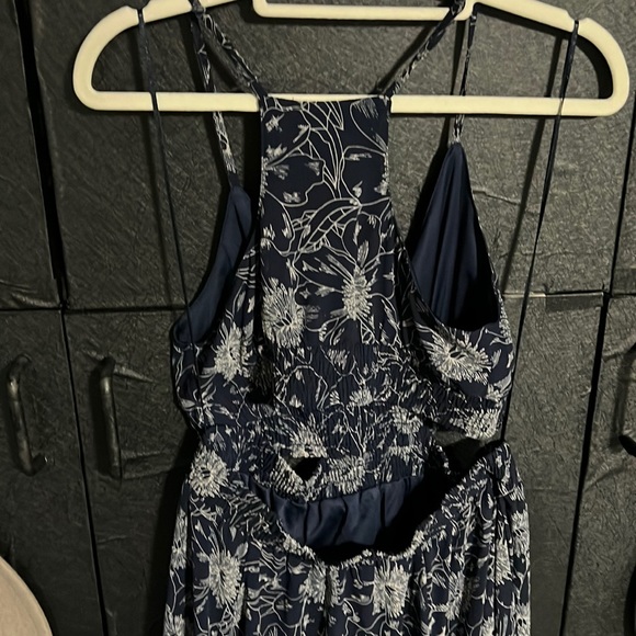 Express floral cutout maxi dress - Picture 3 of 4